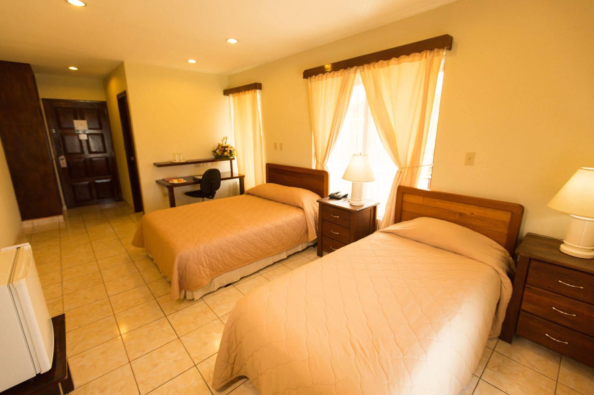Hotel Mansion Teodolinda ماناجوا المظهر الخارجي الصورة